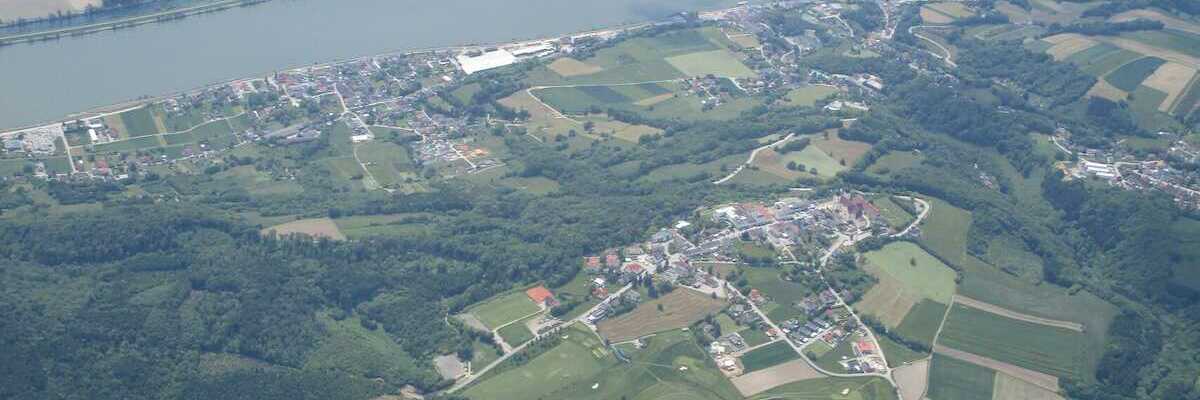 Flugwegposition um 10:47:54: Aufgenommen in der Nähe von Gemeinde Maria Taferl, Österreich in 2004 Meter
